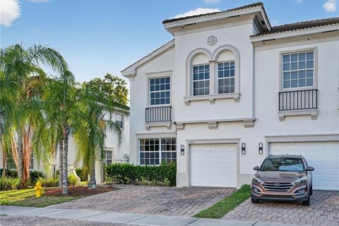 Townhouse in Naples, Florida 4 bedrooms, 169.83 sq.m. № 2432822 - photo 4