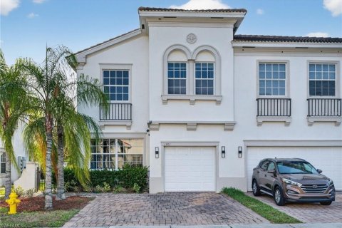 Townhouse in Naples, Florida 4 bedrooms, 169.83 sq.m. № 2432822 - photo 2