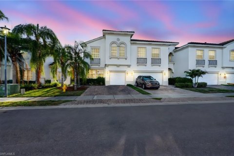 Townhouse in Naples, Florida 4 bedrooms, 169.83 sq.m. № 2432822 - photo 3