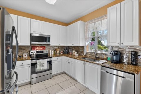 Townhouse in Naples, Florida 4 bedrooms, 169.83 sq.m. № 2432822 - photo 12