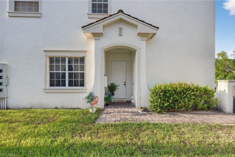 Townhouse in Naples, Florida 4 bedrooms, 169.83 sq.m. № 2432822 - photo 7