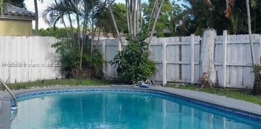 Villa ou maison à North Miami Beach, Floride 3 chambres, 110 m2 № 1890477