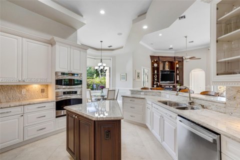 Villa ou maison à vendre à Weston, Floride: 5 chambres, 381.09 m2 № 2072872 - photo 24