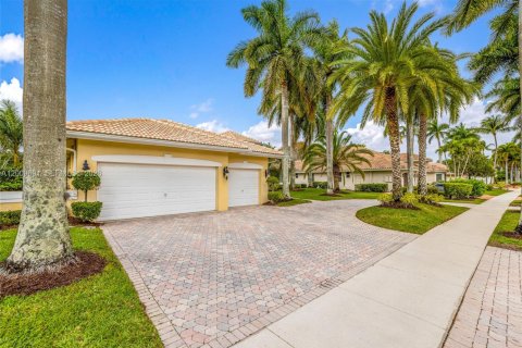 Villa ou maison à vendre à Weston, Floride: 5 chambres, 381.09 m2 № 2072872 - photo 4