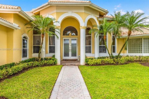 Villa ou maison à vendre à Weston, Floride: 5 chambres, 381.09 m2 № 2072872 - photo 2
