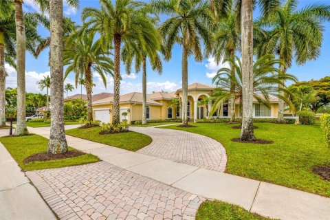 Villa ou maison à vendre à Weston, Floride: 5 chambres, 381.09 m2 № 2072872 - photo 3