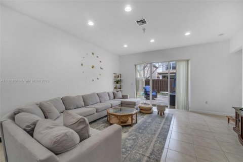 Купить виллу или дом в Хомстед, Флорида 5 спален, 298.68м2, № 1943529 - фото 12