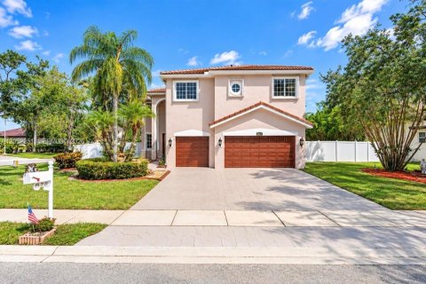 Casa en Pembroke Pines, Florida 6 dormitorios, 374.95 m2 № 2357828