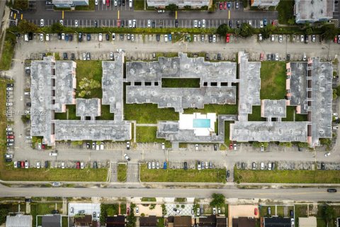 Купить кондоминиум в Майами, Флорида 2 спальни, 74.32м2, № 2054525 - фото 17