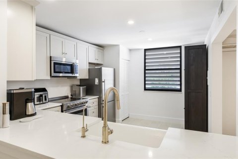 Condo in Bradenton, Florida, 2 bedrooms  № 1906518 - photo 5