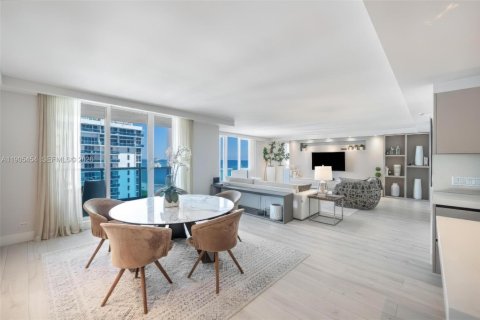 Condo in Miami Beach, Florida, 2 bedrooms № 2081951 - photo 5
