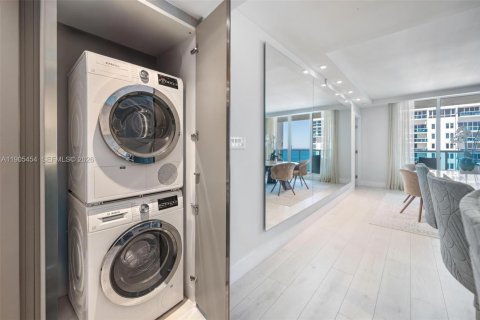 Condo in Miami Beach, Florida, 2 bedrooms № 2081951 - photo 19