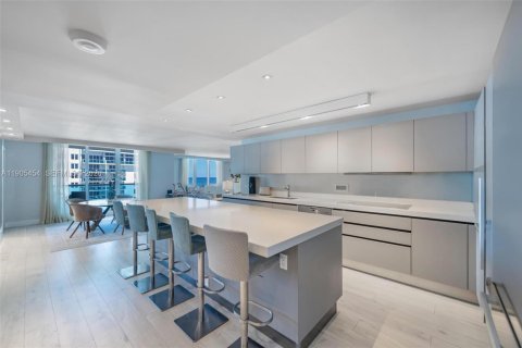 Condo in Miami Beach, Florida, 2 bedrooms № 2081951 - photo 18