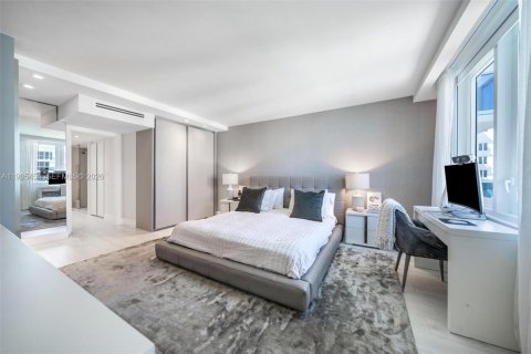 Condo in Miami Beach, Florida, 2 bedrooms № 2081951 - photo 9