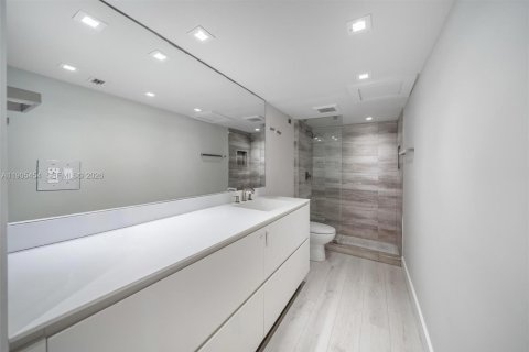 Condo in Miami Beach, Florida, 2 bedrooms № 2081951 - photo 14