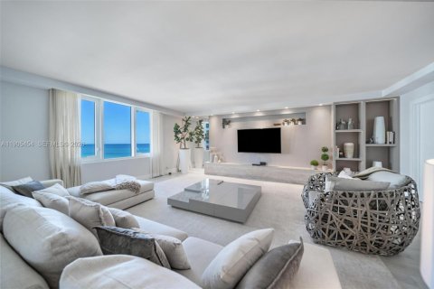 Condo in Miami Beach, Florida, 2 bedrooms № 2081951 - photo 6
