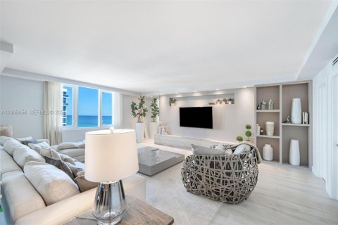 Condo in Miami Beach, Florida, 2 bedrooms № 2081951 - photo 8