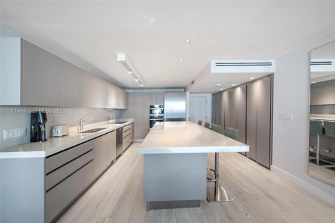 Condo in Miami Beach, Florida, 2 bedrooms № 2081951 - photo 17