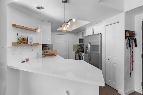 Condominio en alquiler en Miami, Florida, 2 dormitorios, 90.77 m2 № 1953712 - foto 6