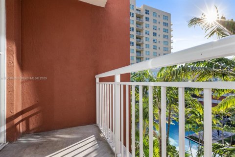 Condominio en alquiler en Miami, Florida, 2 dormitorios, 90.77 m2 № 1953712 - foto 5