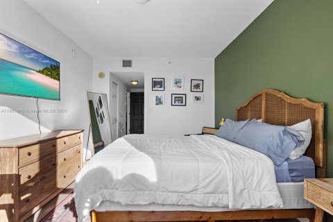 Condominio en alquiler en Miami, Florida, 2 dormitorios, 90.77 m2 № 1953712 - foto 2