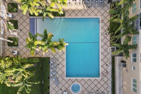 Condominio en alquiler en Miami, Florida, 2 dormitorios, 90.77 m2 № 1953712 - foto 9