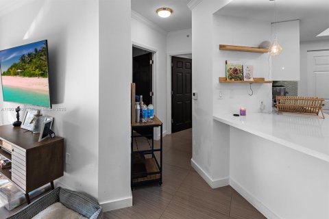 Condominio en alquiler en Miami, Florida, 2 dormitorios, 90.77 m2 № 1953712 - foto 18