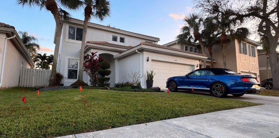 House in Margate, Florida 3 bedrooms, 182.09 sq.m. № 2084203
