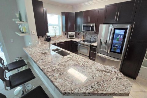 House in Margate, Florida 3 bedrooms, 182.09 sq.m. № 2084203 - photo 8