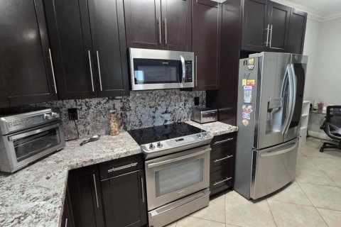 House in Margate, Florida 3 bedrooms, 182.09 sq.m. № 2084203 - photo 9