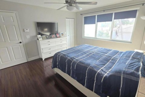 House in Margate, Florida 3 bedrooms, 182.09 sq.m. № 2084203 - photo 16