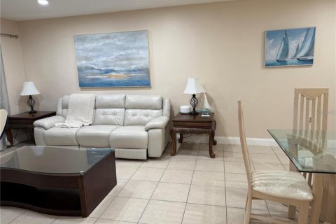 Condominio en alquiler en Saint Petersburg, Florida, 2 dormitorios, 93.83 m2 № 1824679 - foto 13