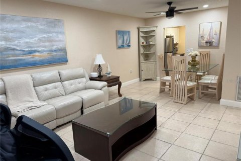 Condominio en alquiler en Saint Petersburg, Florida, 2 dormitorios, 93.83 m2 № 1824679 - foto 11