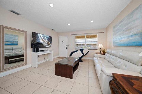 Condominio en alquiler en Saint Petersburg, Florida, 2 dormitorios, 93.83 m2 № 1824679 - foto 9