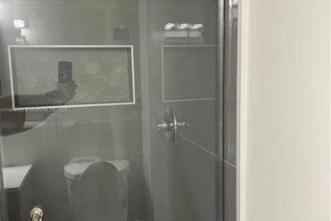Condominio en alquiler en Miami, Florida, 2 dormitorios, 73.67 m2 № 1893078 - foto 9