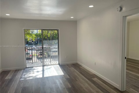 Condominio en alquiler en Miami, Florida, 2 dormitorios, 73.67 m2 № 1893078 - foto 7