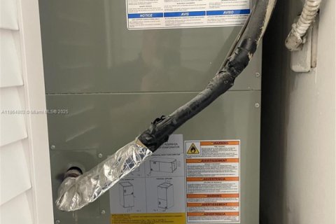 Condominio en alquiler en Miami, Florida, 2 dormitorios, 73.67 m2 № 1893078 - foto 17