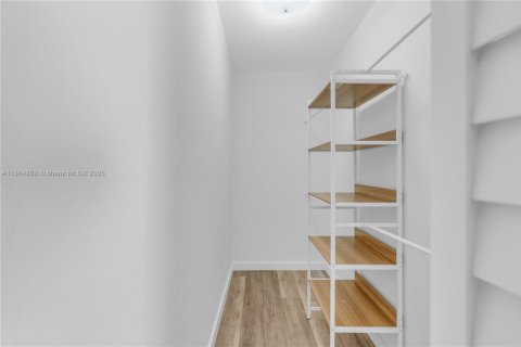 Снять в аренду кондоминиум в Майами, Флорида 2 спальни, 73.67м2, № 1893078 - фото 27