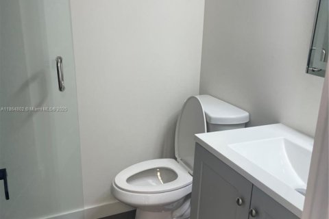 Condominio en alquiler en Miami, Florida, 2 dormitorios, 73.67 m2 № 1893078 - foto 13