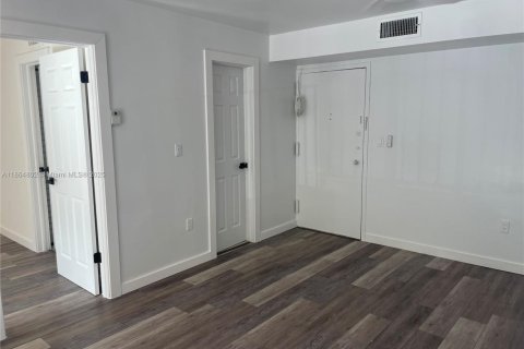 Condominio en alquiler en Miami, Florida, 2 dormitorios, 73.67 m2 № 1893078 - foto 14