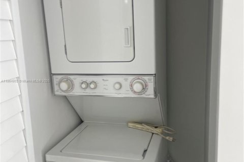 Condominio en alquiler en Miami, Florida, 2 dormitorios, 73.67 m2 № 1893078 - foto 16