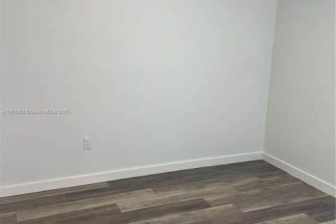 Condominio en alquiler en Miami, Florida, 2 dormitorios, 73.67 m2 № 1893078 - foto 5