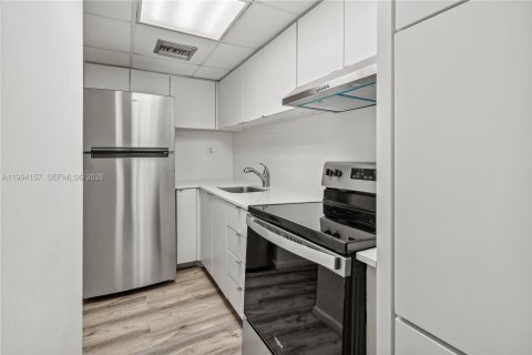 Condo in Miami Beach, Florida, 1 bedroom  № 2056125 - photo 6