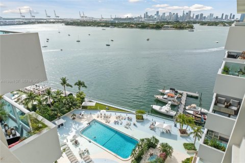 Condo in Miami Beach, Florida, 1 bedroom  № 2056125 - photo 2