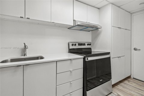 Condo in Miami Beach, Florida, 1 bedroom  № 2056125 - photo 7