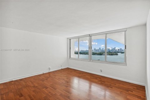 Condo in Miami Beach, Florida, 1 bedroom  № 2056125 - photo 3