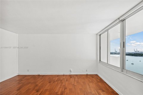 Condo in Miami Beach, Florida, 1 bedroom  № 2056125 - photo 4