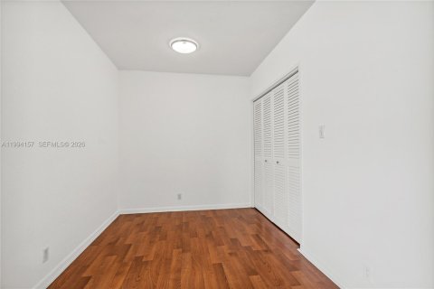 Condo in Miami Beach, Florida, 1 bedroom  № 2056125 - photo 5