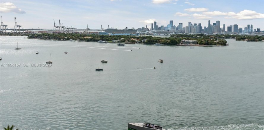 Condo in Miami Beach, Florida, 1 bedroom  № 2056125