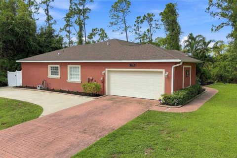 Villa ou maison à vendre à North Port, Floride: 3 chambres, 219.99 m2 № 2349950 - photo 4